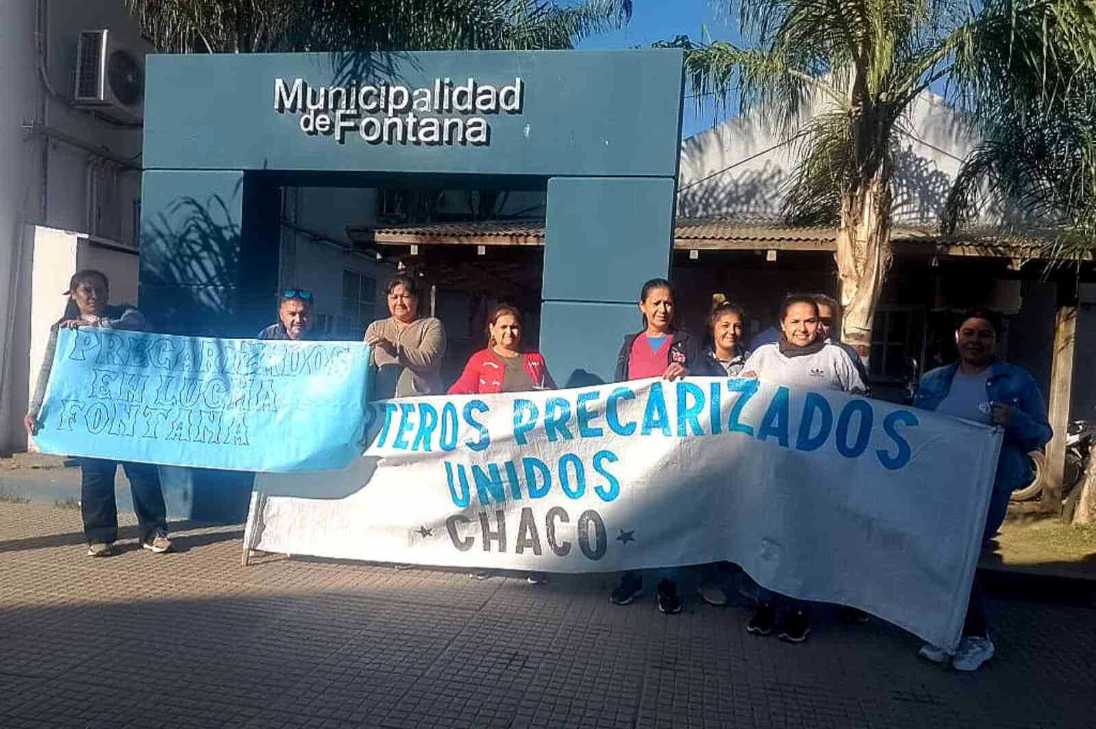 Porteros precarizados del Ministerio de Educación reclaman a Zdero por mejoras salariales: «ya no estamos por debajo de la linea de la indigencia»