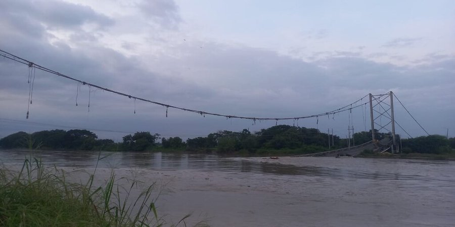 Al menos seis heridos y varios vehículos afectados por el colapso de un puente en el suroeste de Ecuador